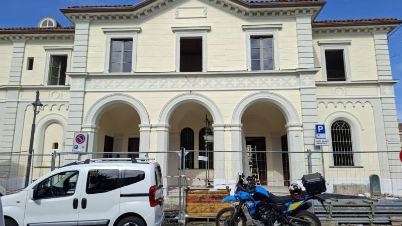 Caselle Torinese, la storica stazione della Torino-Ceres rinasce: completato il restauro esterno, ora il recupero degli interni