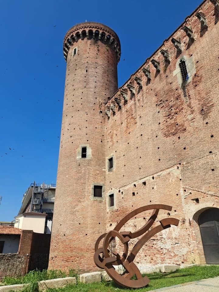 🏰✨ Il 9 agosto vivi un viaggio nel Medioevo al Castello di Ivrea. Hai mai…