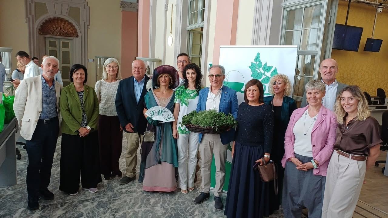 🌿Dal “Villaggio delle erbe” ai coinvolgenti spettacoli serali, dalle mostre di…