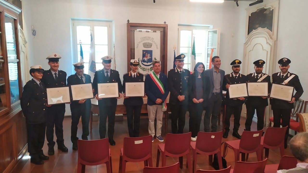 🇮🇹Sono stati consegnati oggi nella sala Giunta del palazzo comunale agli agenti…