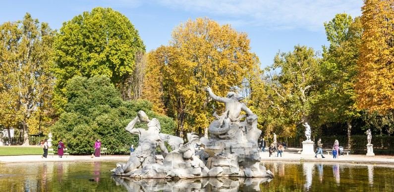 Partiamo per tempo ma Torino non aspetta a sorprenderti, tra tinte rosse e…
