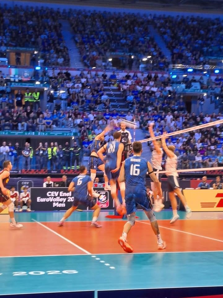 🏐 EuroVolley 2026 - Che emozioni al PalaVela! 🇮🇹 Inizio al cardiopalma per…