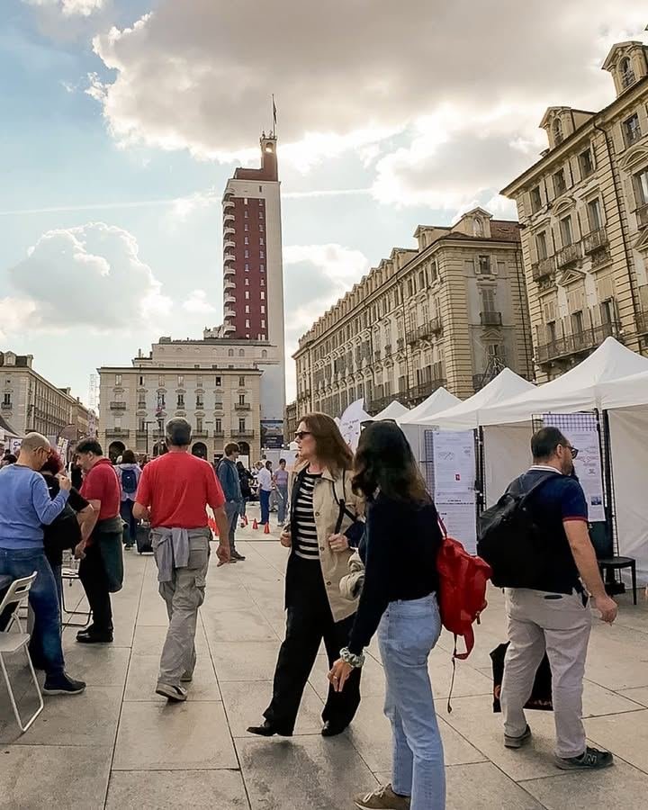 Oggi 9 Ottobre siamo in piazza Castello per parlare di benessere mentale. Un…