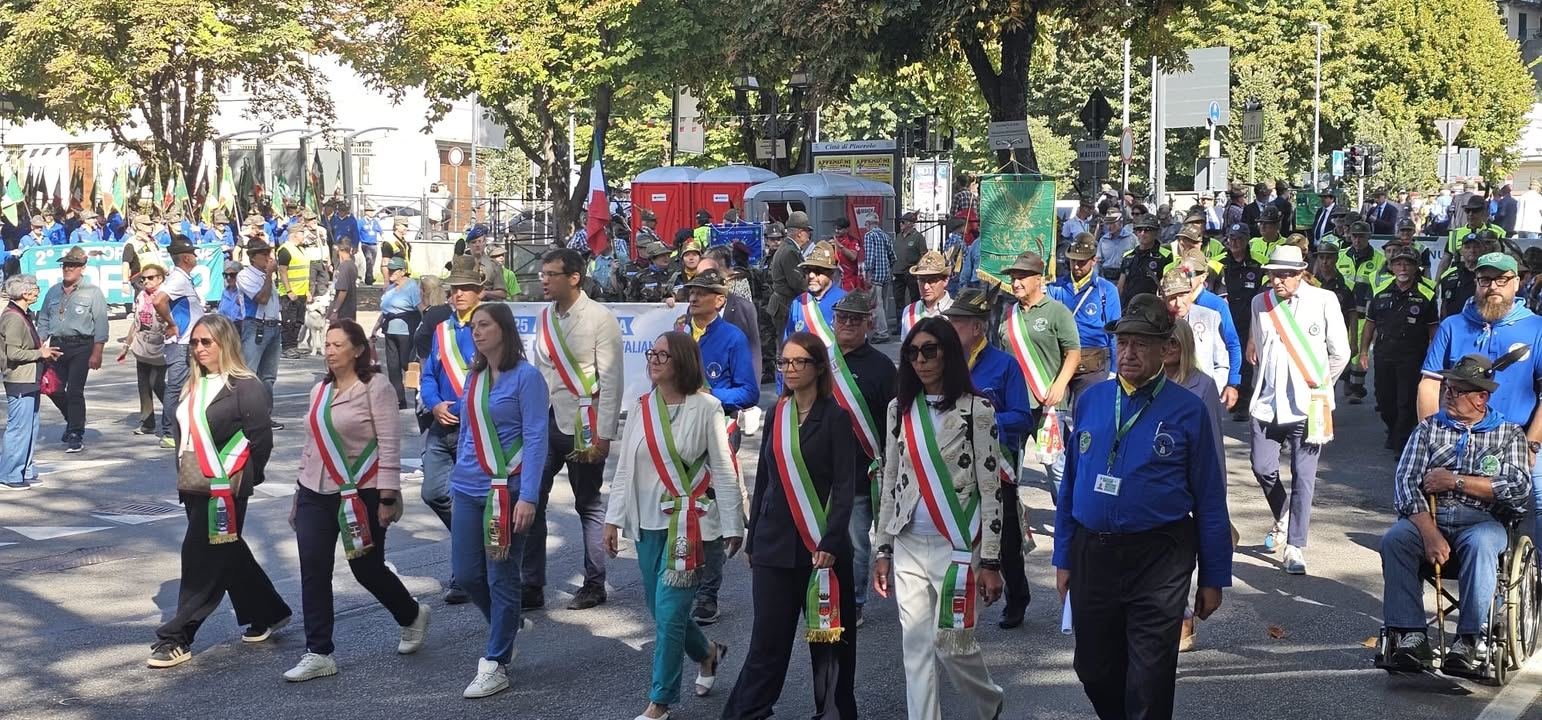📍📍 LE FATICHE DEGLI ALPINI 📍📍 Periodo di intensa attività per le penne nere…