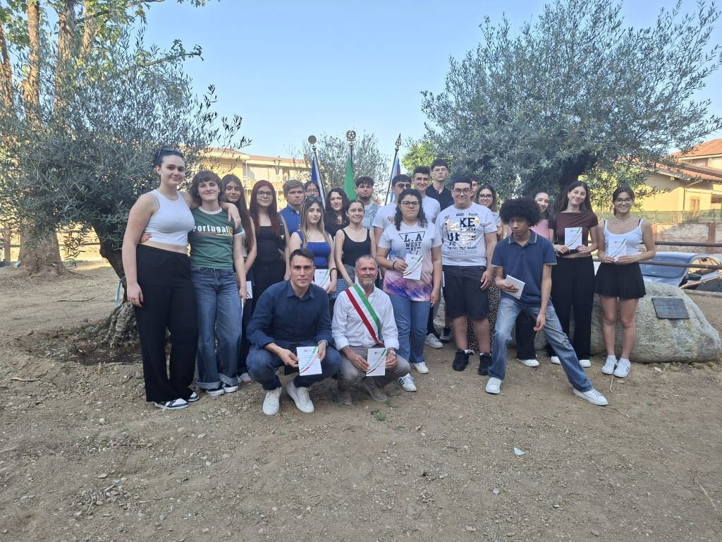 Consegna della Costituzione ai neo diciottenni: il messaggio del sindaco sulla forza e il valore dei giovani