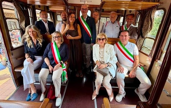 Fuori dal percorso del treno storico, per la minoranza “é stata un’occasione mancata”