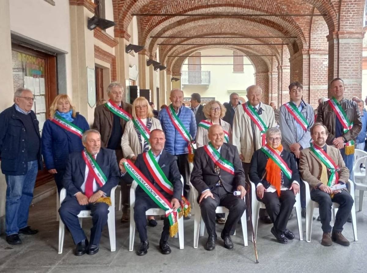 A Caselle una giornata di memoria e gratitudine: omaggiati i sindaci che hanno custodito la democrazia dal dopoguerra ad oggi