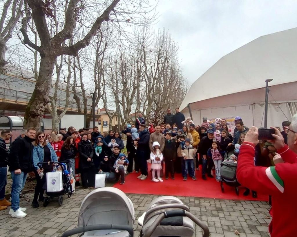 Caselle celebra la Festa Nazionale della Gentilezza con il benvenuto ai nuovi nati e l'inaugurazione dell’Albero della Vita