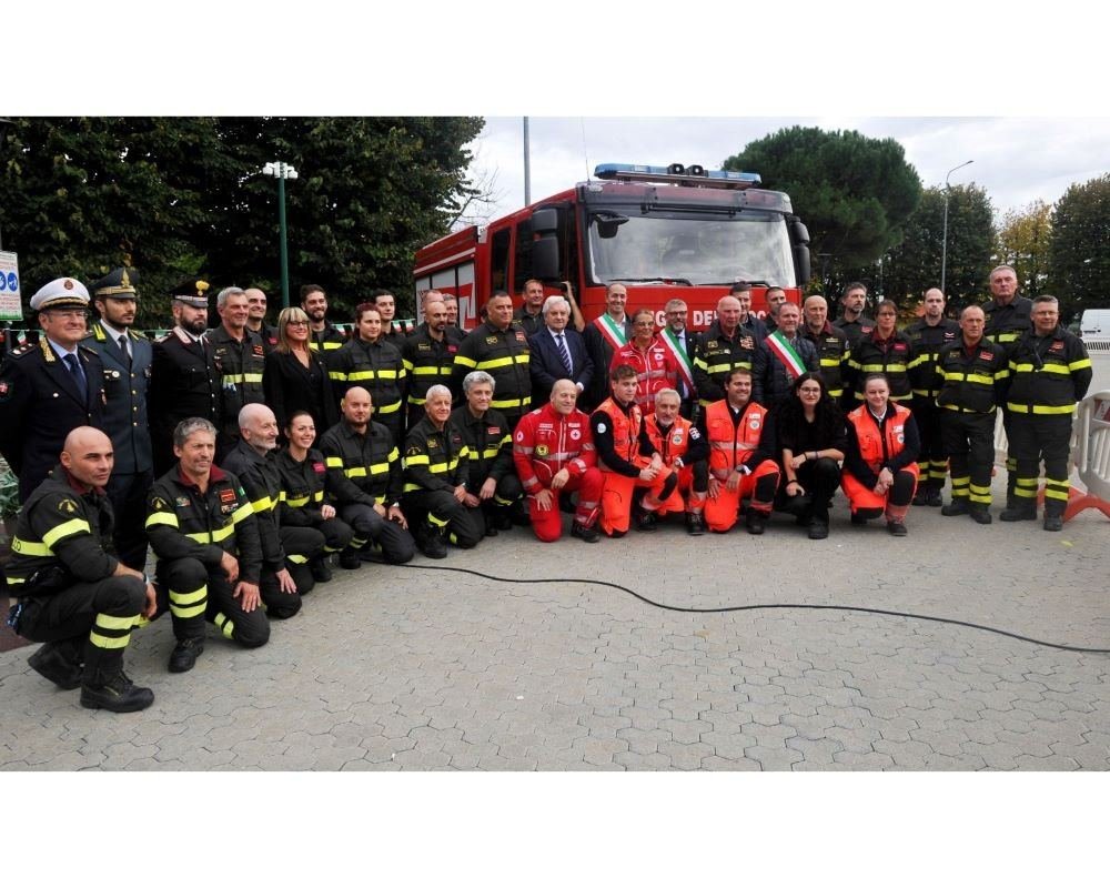 Inaugurata la nuova APS dei Vigili del fuoco, acquistata grazie ai Comuni e alla generosità di cittadini e aziende