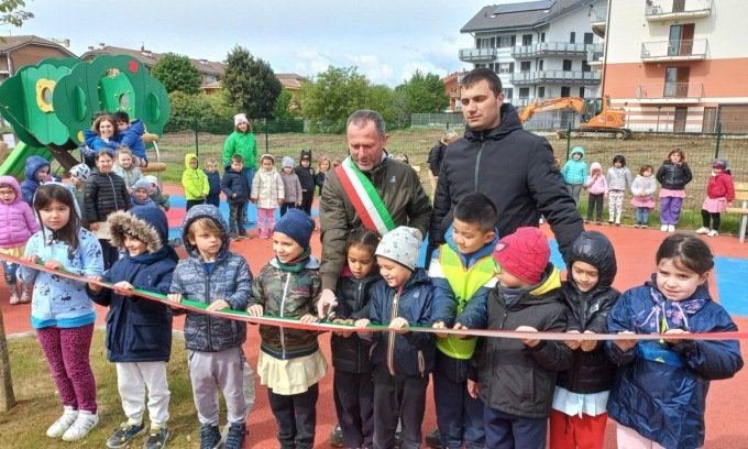 Inaugurato il parco-giochi di via Colombo a Caselle