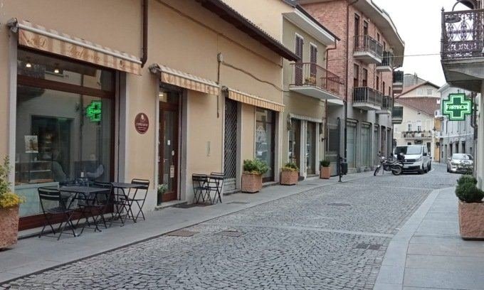 A Caselle scoppia la polemica su tende e dehor