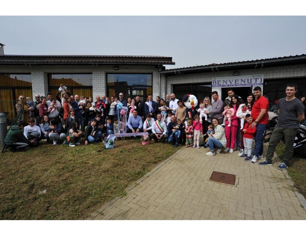 Benvenuto della gentilezza ai bimbi e alle bimbe nate nel 2023. Una cerimonia per accoglierli ufficialmente nella comunità