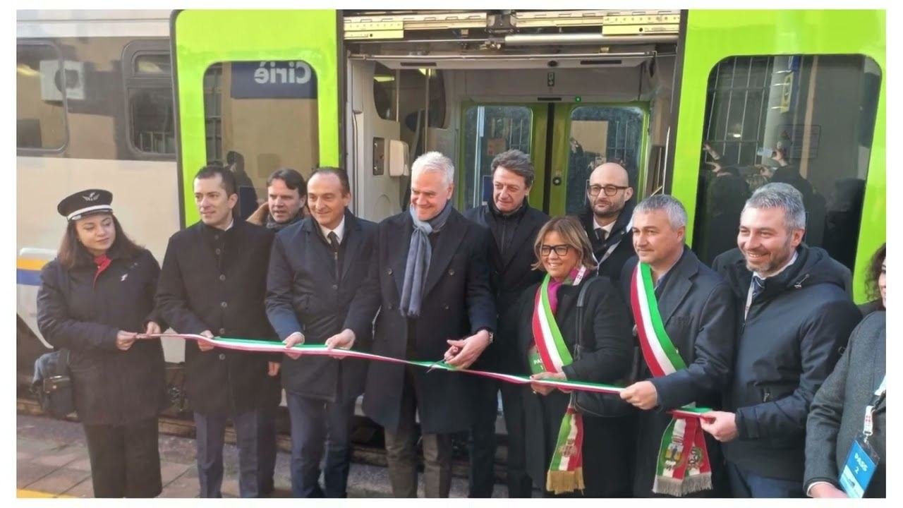 Inaugurazione della Torino-Ceres con la presenza dei ministri Salvini e Zangrillo. Accoglienza festosa nelle stazioni