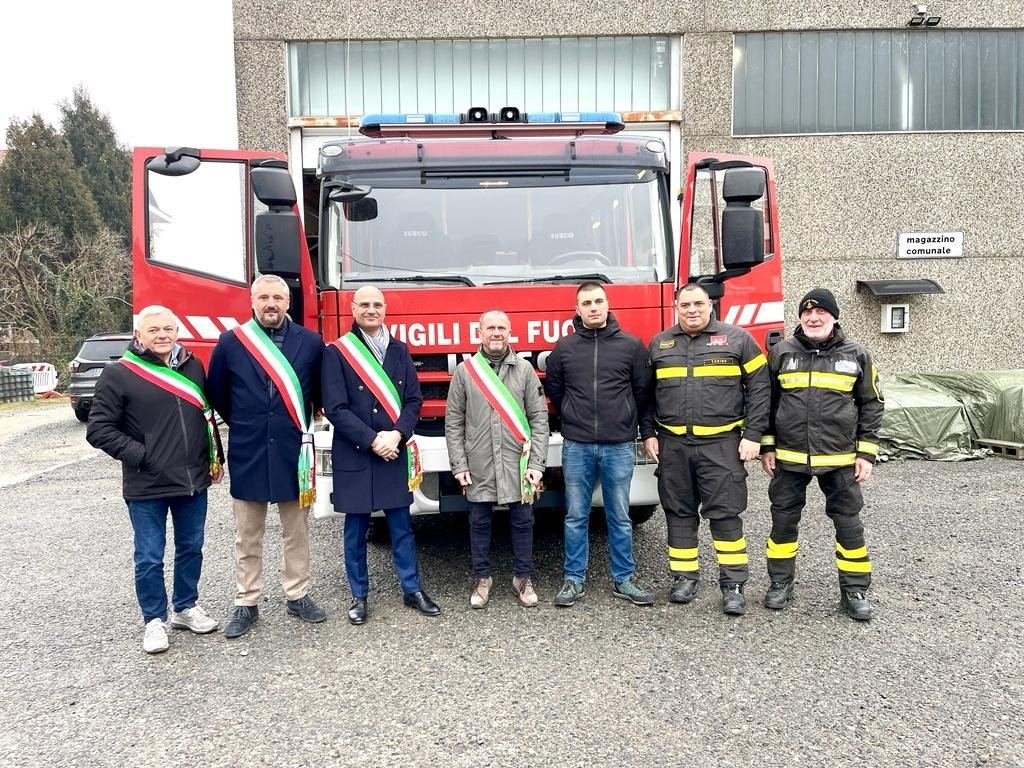 Una nuova autopompa serbatoio per i Vigili del Fuoco di Caselle