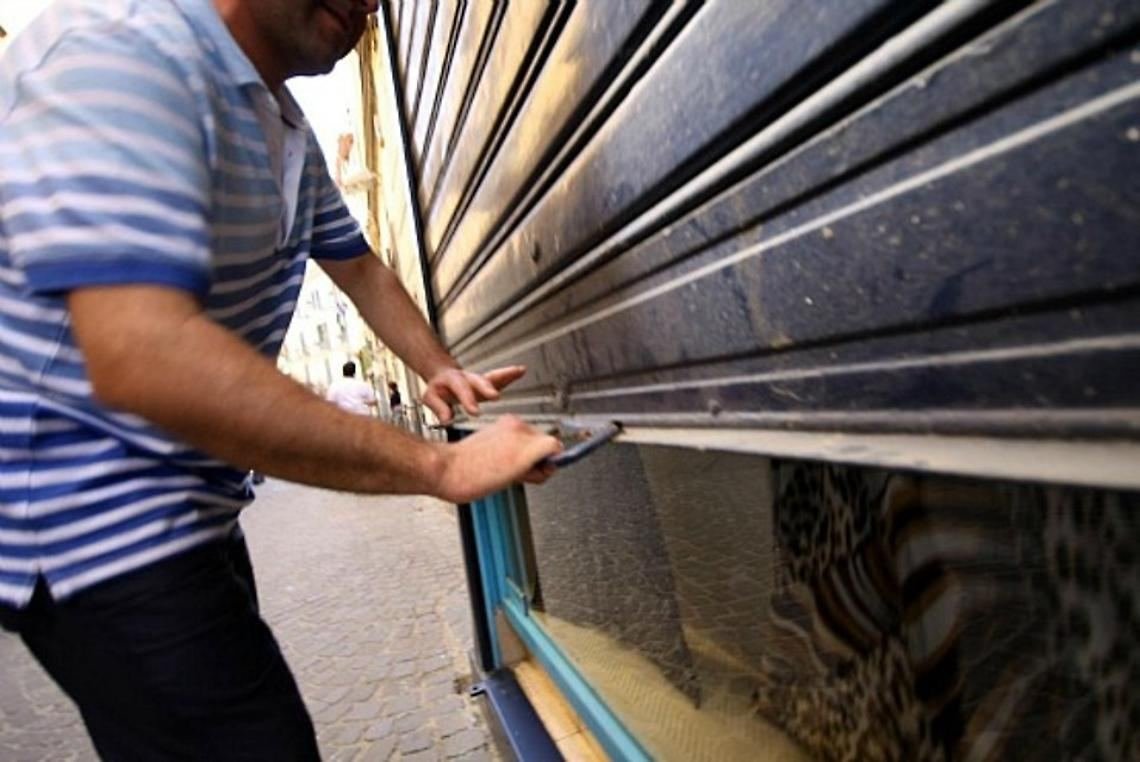 Commercianti in rivolta per lo spostamento della scuola: "Così rischiamo di chiudere"