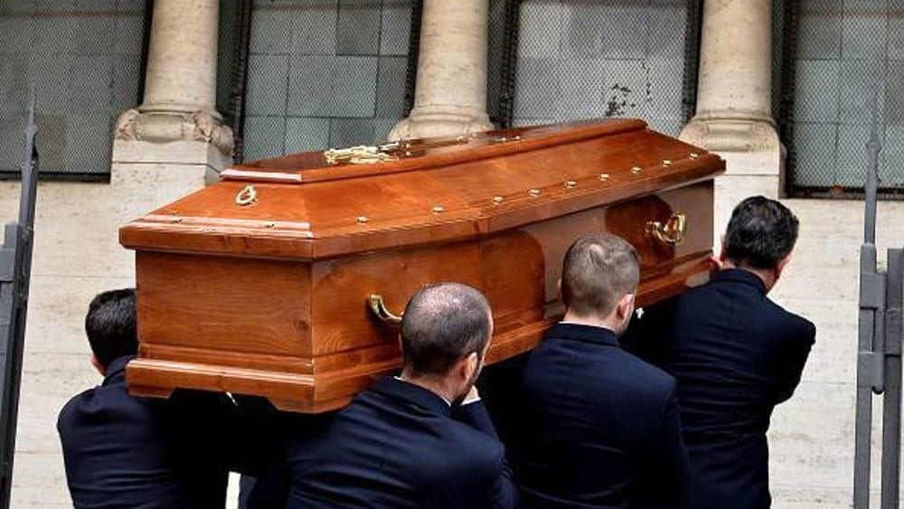 I cortei funebri a piedi sono pericolosi": il sindaco di Caselle li vieta
