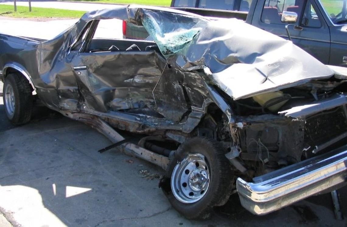 Auto demolita per errore? "Basta insulti ai vigili, sono in pochi e possono sbagliare!"