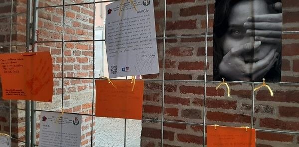 CASELLE: INAUGURATA L’INSTALLAZIONE “RISPETTO: UN FILO SOTTILE”