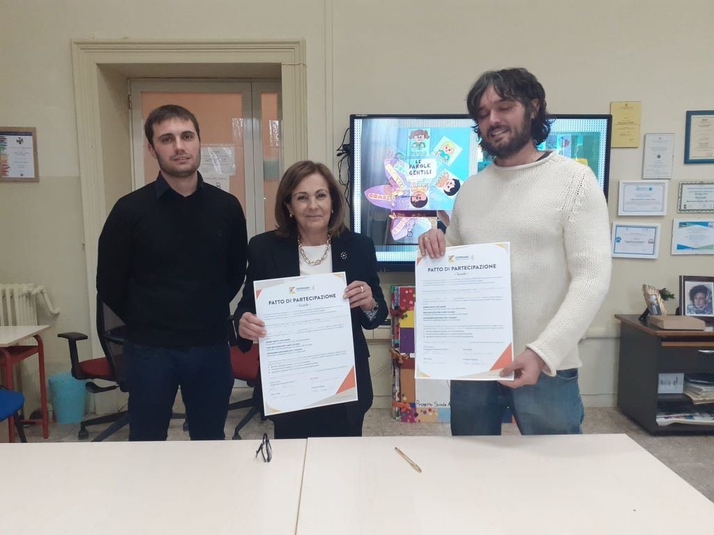 L'Istituto Comprensivo diventa "costruttore di gentilezza". Ieri pomeriggio la firma di adesione al patto