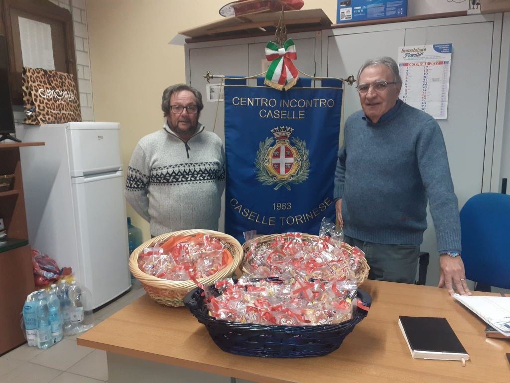 Il motoraduno dei Babbi Natale ha chiuso ieri pomeriggio le manifestazioni natalizie