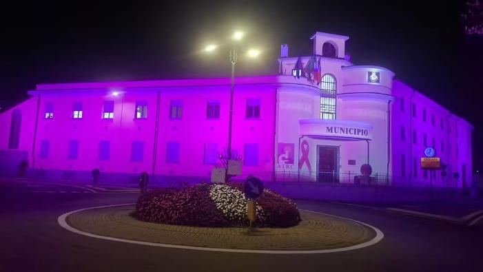 Campagna Nastro Rosa, Caselle si illumina