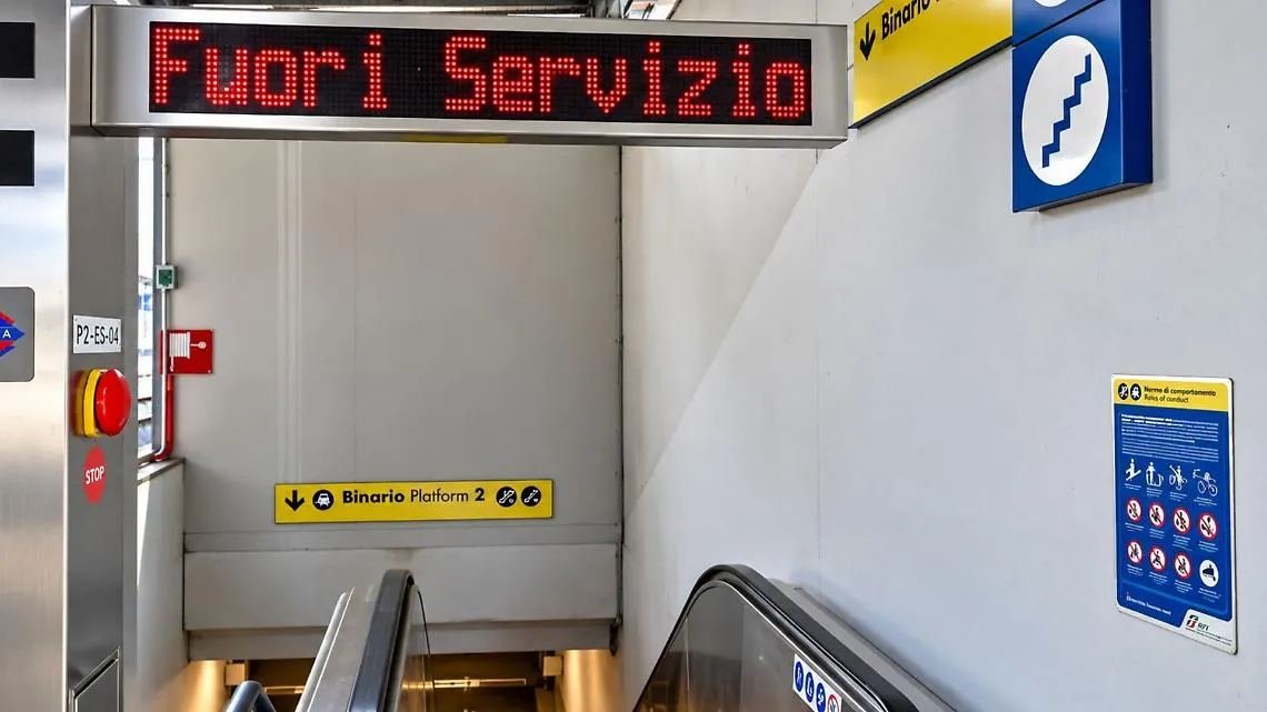 Scale mobili e ascensori fuori servizio sulla Torino-Ceres: a Caselle c'è chi vuol denunciare le Ferrovie