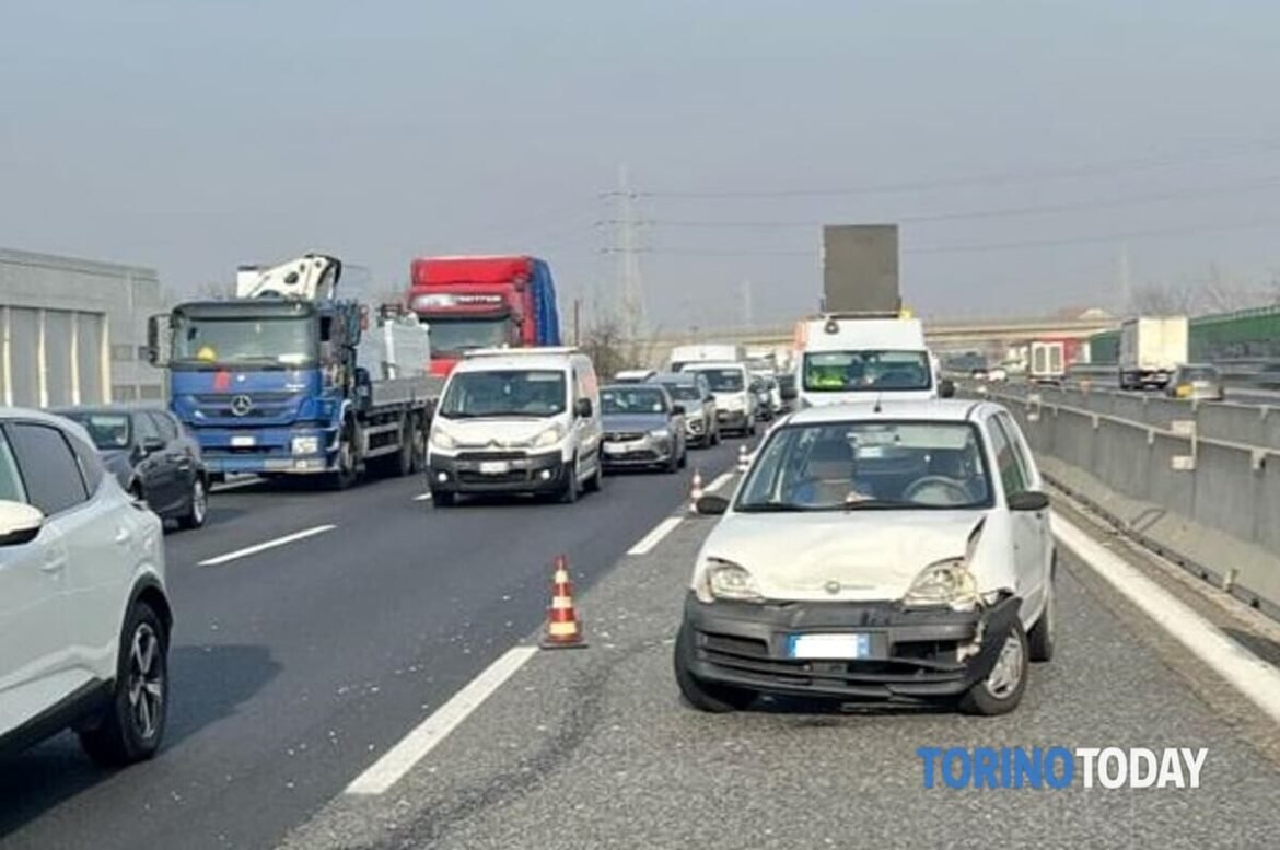 Incidente tra Debouchè e La Loggia: lunghe code sulla tangenziale sud di Torino