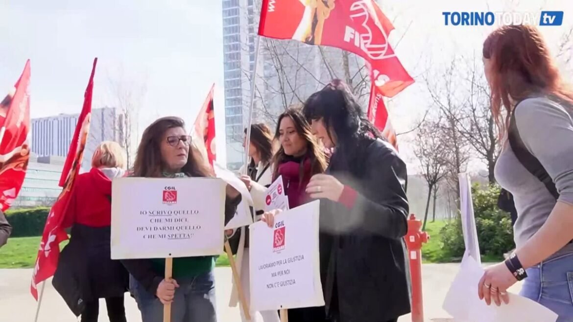 Fondamentali per avvocati e giudici, ma pagati come addetti alle pulizie: protestano i fonici del Tribunale