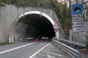 Valli di Lanzo, l’incubo traffico continua: la galleria di monte Basso riaprirà solo nel 2025