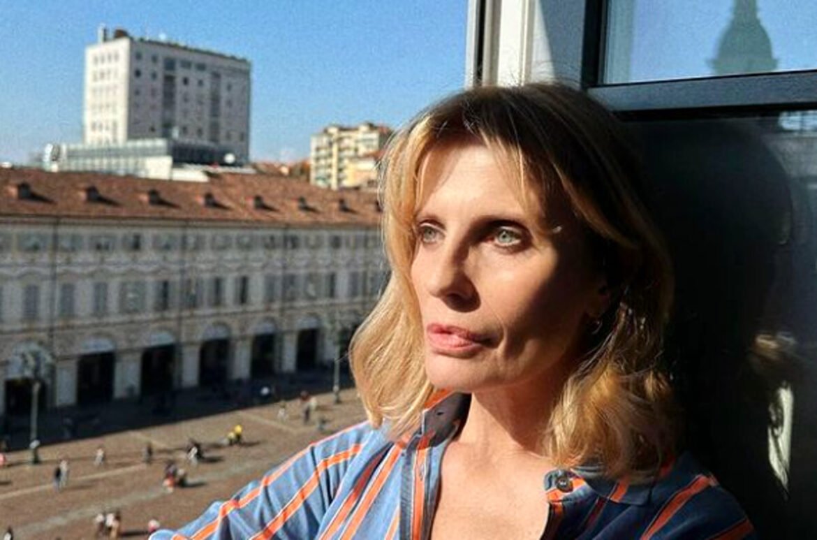 “Mi sono innamorata di te”, Isabella Ferrari dichiara il suo amore a Torino dopo un soggiorno di due mesi