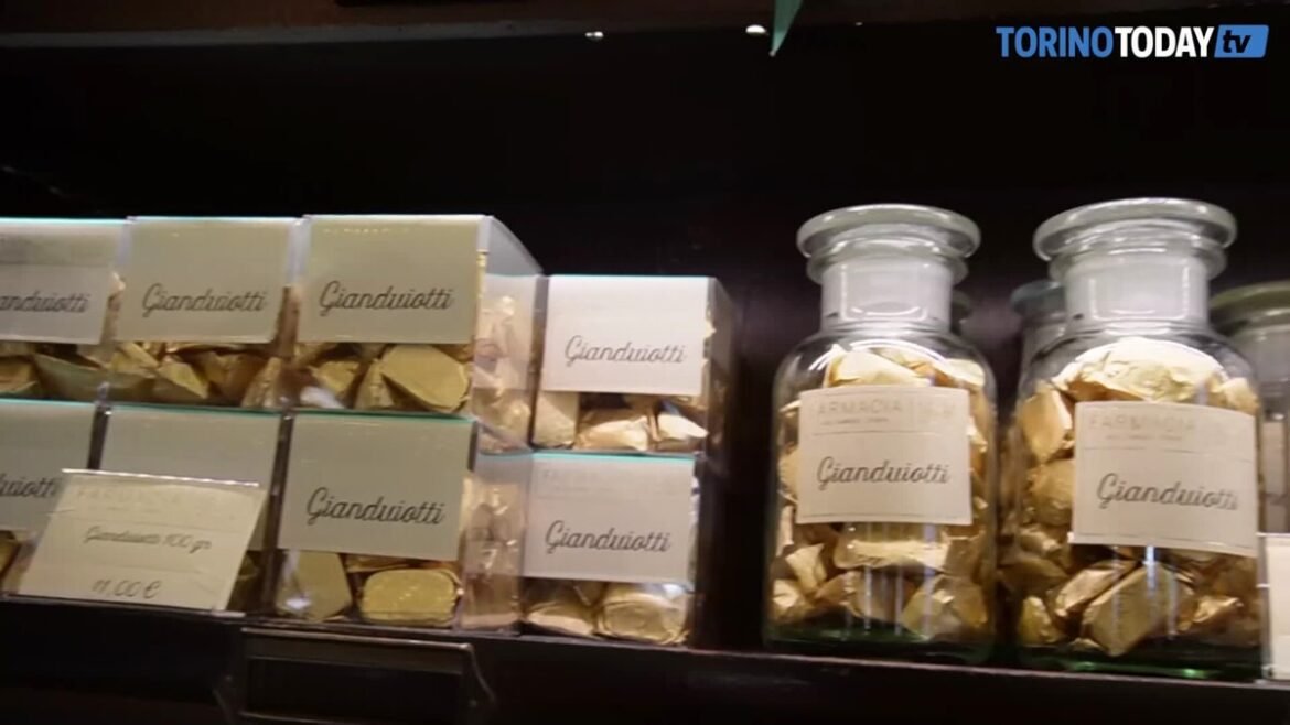 Farmacia del Cambio, tutti in coda per il croissant sferico: “Invenzione nostra frutto di ricerca e sviluppo”