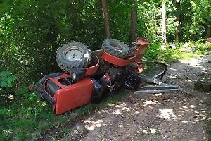 Finisce in una scarpata col trattore: morto un agricoltore