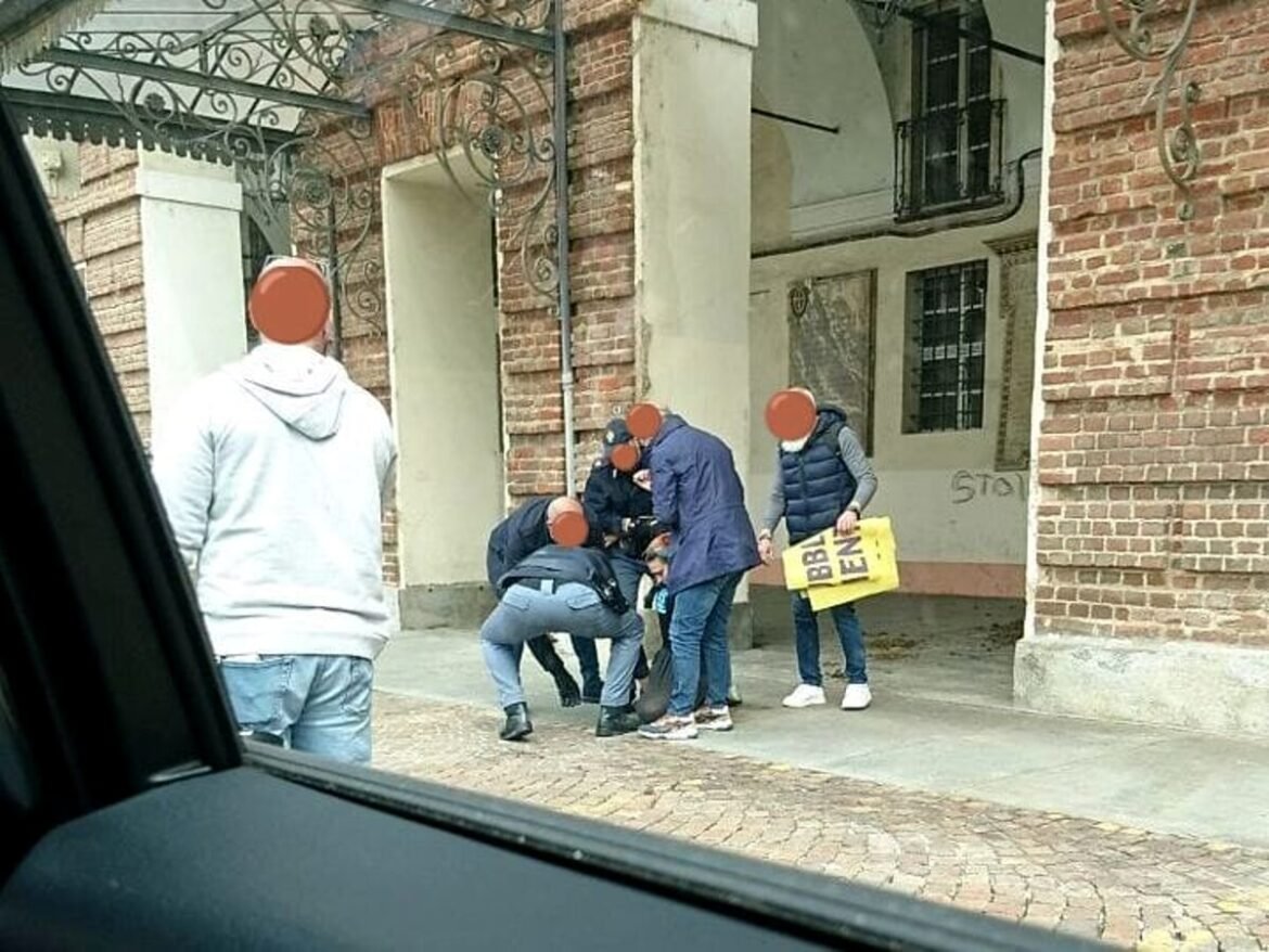 Animal rebellion imbratta di letame la sede della prefettura di Torino: quattro attiviste denunciate