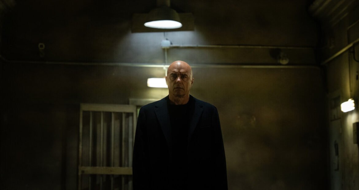 “Il re 2”, Luca Zingaretti da direttore a detenuto nella serie girata in un ex carcere di Torino
