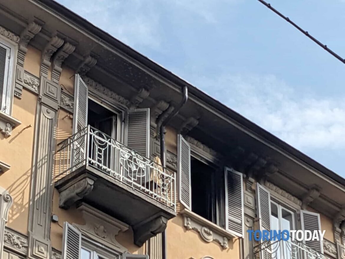 Incendio a Torino Cenisia: a fuoco un appartamento, due persone intossicate