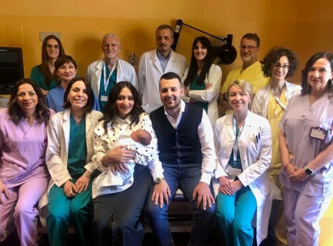 Salvati mamma e neonato: alla donna rimosso un tumore alla tiroide al quarto mese di gravidanza