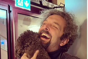 Risate sotto la Mole: Antonio Ornano in scena con “Maschio Caucasico Irrisolto”