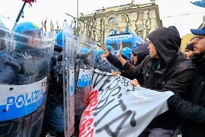 Scontri al corteo a Torino, feriti sette poliziotti