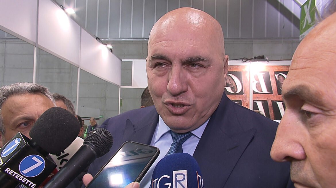 Il ministro Crosetto trasportato in ospedale