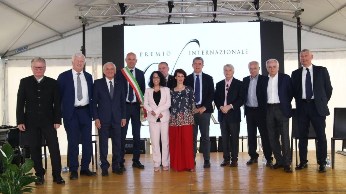 Vittoria ex aequo per il premio Cherasco. Vincitrici due donne, che hanno ritirato il premio