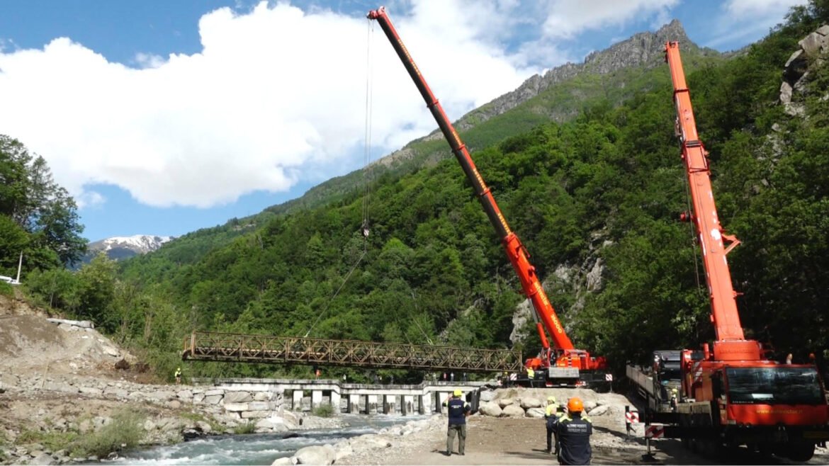 Ecco il ponte sul Bogna ma la valle resta isolata ancora per una settimana