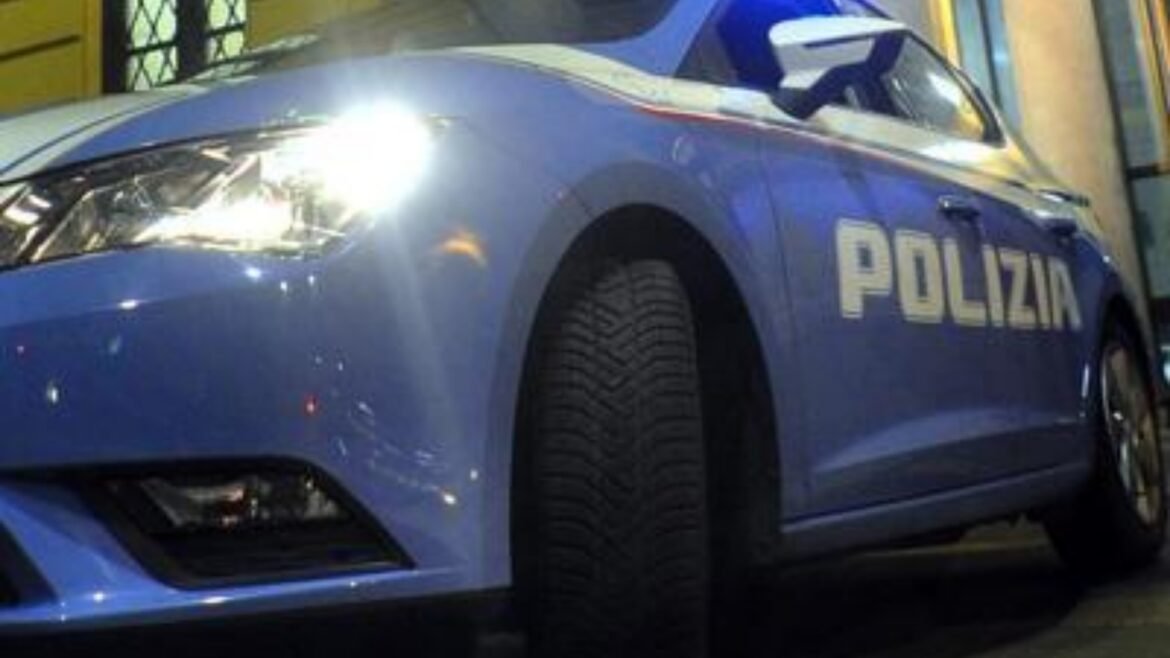 Sfonda la porta di un bar per rubare l’incasso,  ladro arrestato dalla Polizia