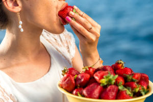 Gli italiani mangiano sempre più frutta e verdura: un tesoro per la salute e l’economia