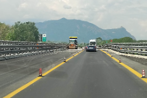 Cantieri e code in autostrada, ma il prezzo del pedaggio non cambia mai