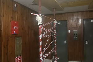 Crolla l’intonaco dal soffitto: allarme in un palazzo di Falchera