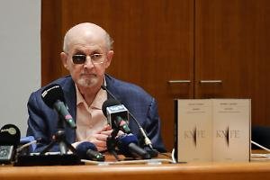 Rushdie attacca Meloni: “Sia meno infantile, le critiche sono normali”