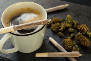 Entravi per prendere un caffè e uscivi con una dose di droga in tasca: in trappola due pusher albanesi
