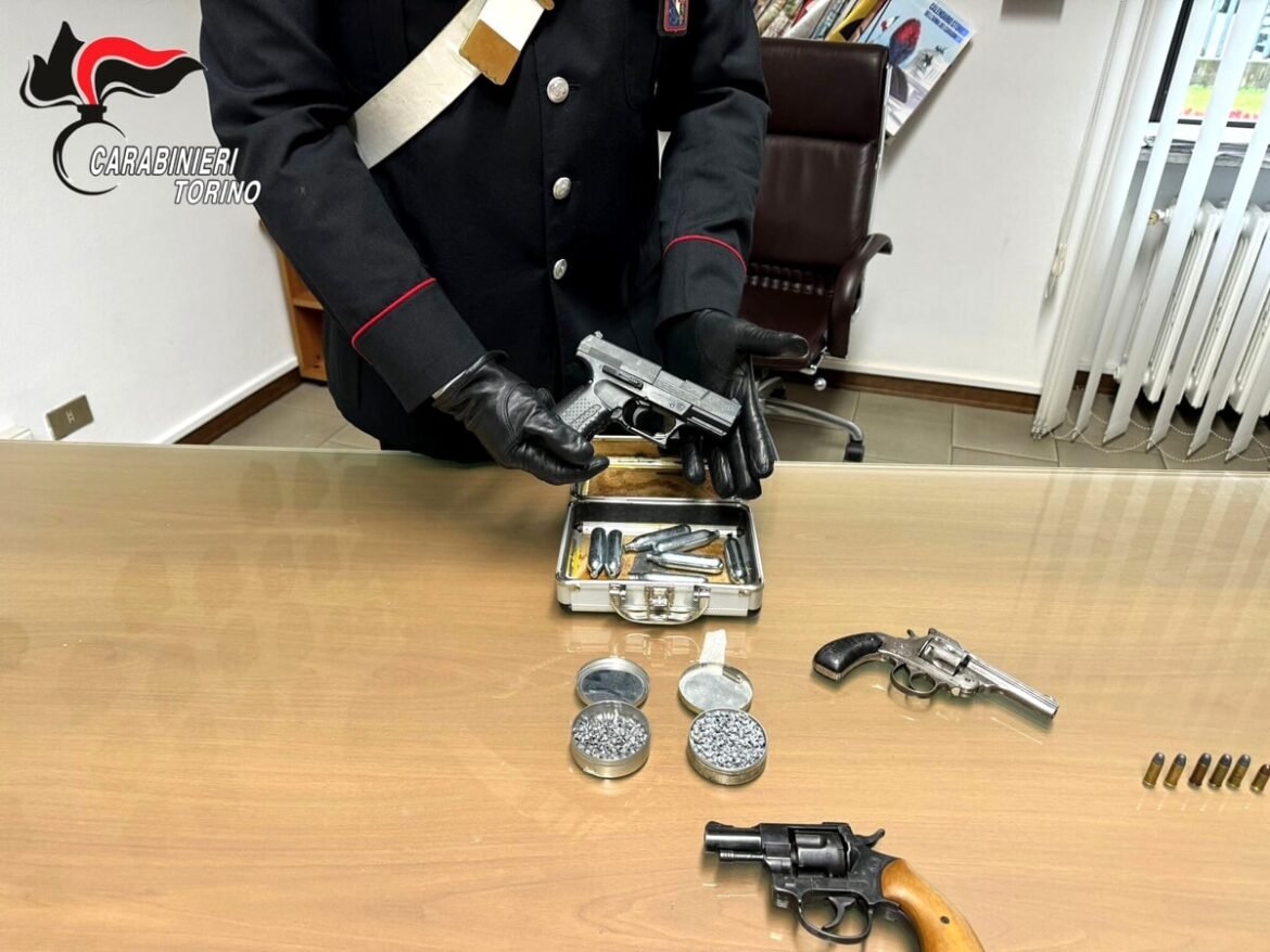 Dice a un vicino “ti sparo in testa” e in casa aveva veramente una pistola: i carabinieri lo arrestano