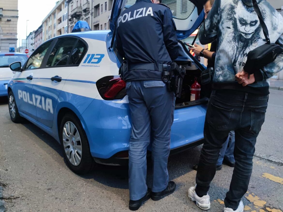 Cocaina e marijuana nel retrobottega: arrestato 39enne a Torino
