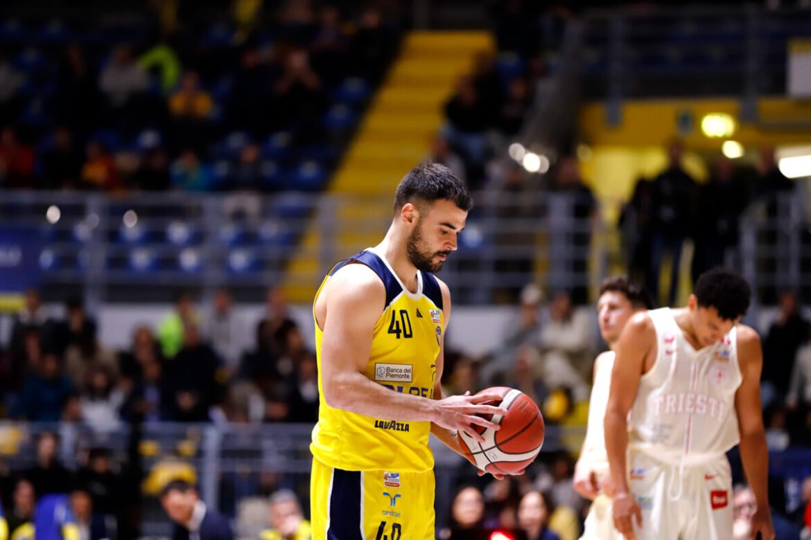 Playoff Serie A2, la Reale Mutua lotta ma nel finale vince Trieste e va sul 2-0